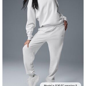 ALO Yoga white accolade set